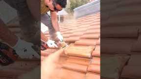 Wait for it... 😱💪    Very Impressive #Solar Installation on a Roof 💪 - Subscribe for more! ☀️